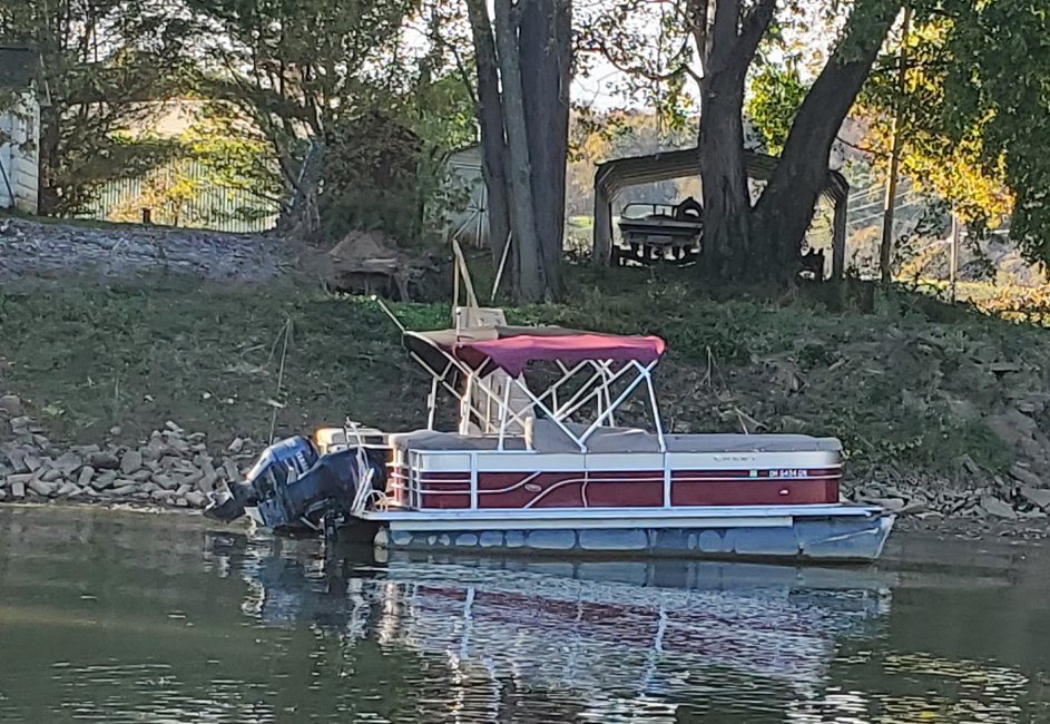 Wendy and Jamar Crest Pontoon
